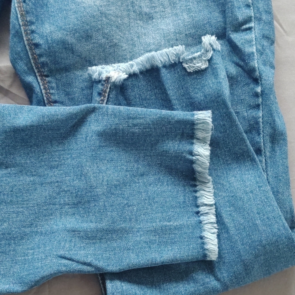 Distressed skinny jeans - Picture 3 of 4